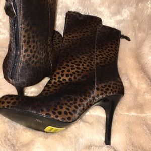 Leopard ponyhair booties